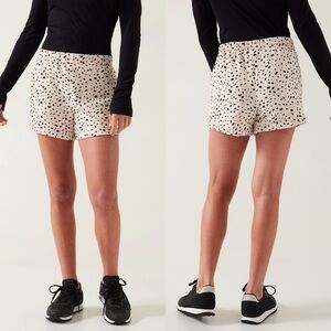 ATHLETA GIRL RETROACTIVE SHORT CREAM & BLACK SPOTTED SIZE SMALL‎